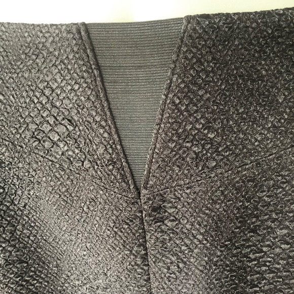 TAHARI Black Textured Pencil Skirt Plus Size 22 Lined Side and Slit Zipper - Picture 4 of 9